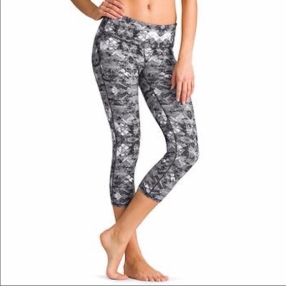 Athleta Pants - Athleta Capri Leggings Small Black Gray Geometric Print Workout